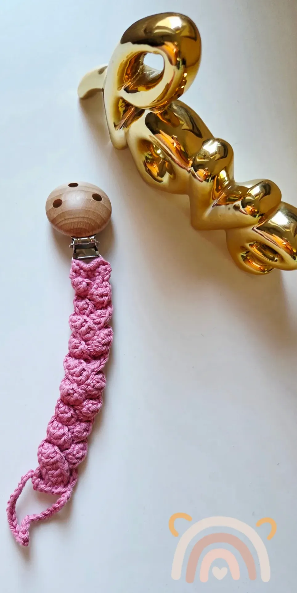 Attache tétine en crochet rose