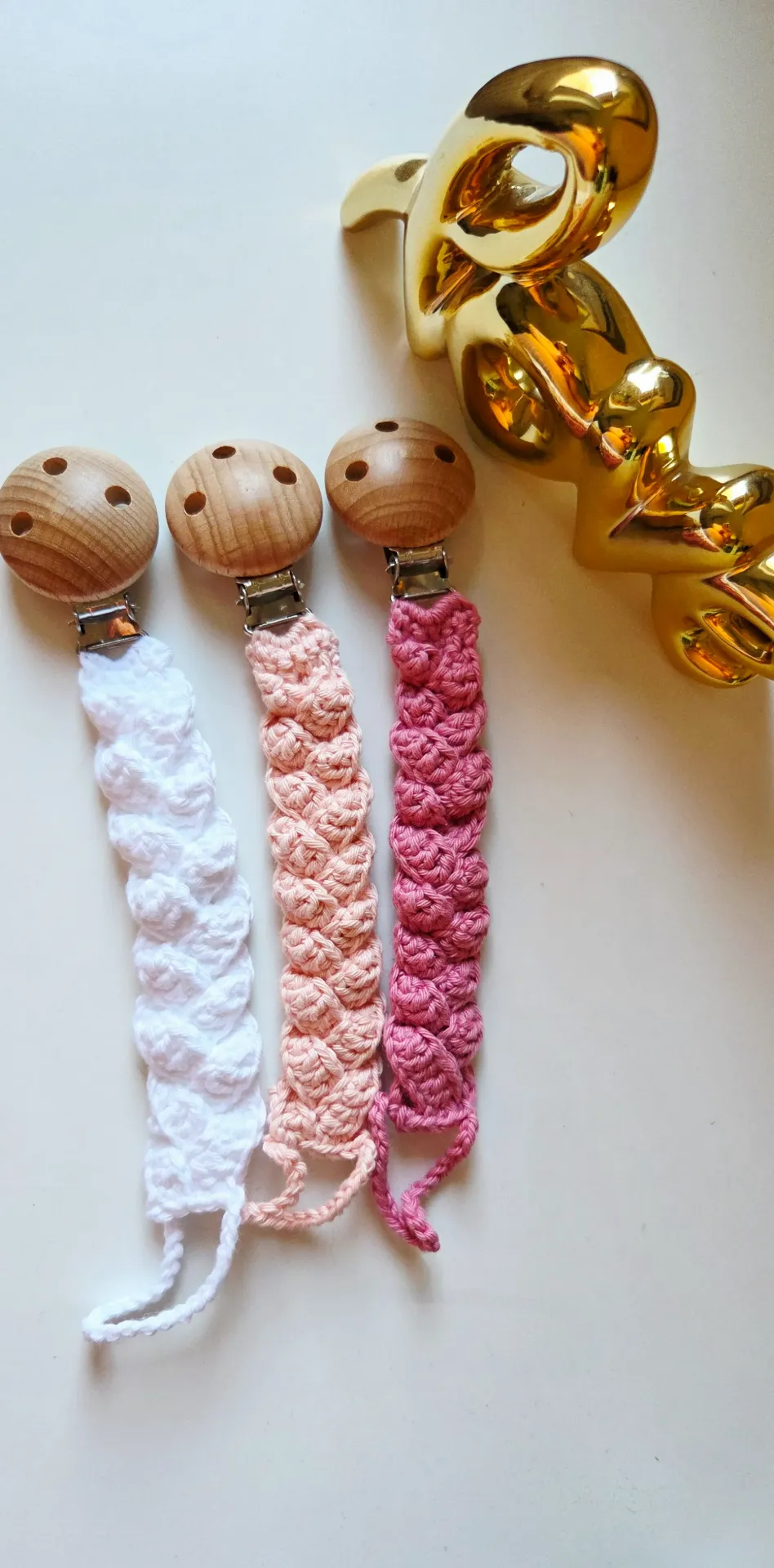3 attaches tétines en crochet tons roses